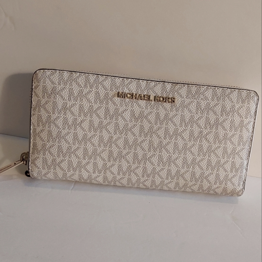 🌺 SALE 🌺 NWOT Michael Kors Large Continental Wallet